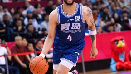 开云体育App-青岛最后时刻落后3分 韦瑟斯庞没第一时间对面前的胡明轩进行犯规