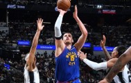 开云体育官方网-约基奇23+8斯特劳瑟25分 掘金力克马刺豪取12连胜